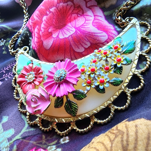 Betsey Johnson bib - Picture 3 of 4